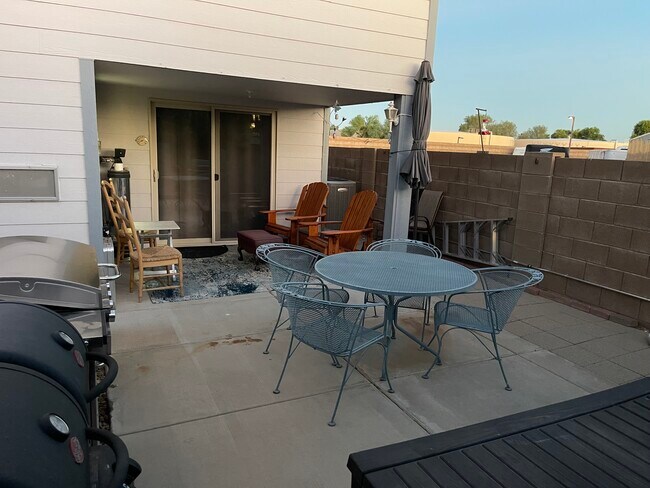 Building Photo - 17200 W Bell Rd