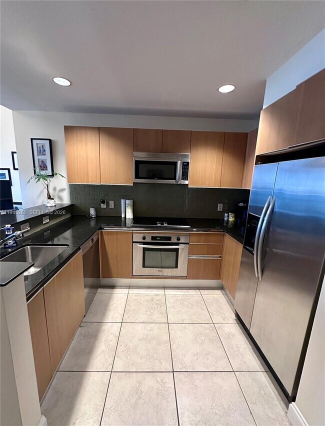 Building Photo - 1060 Brickell Ave