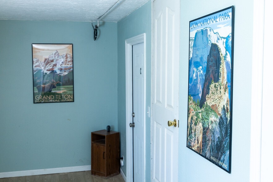 Building Photo - 2233 S 2nd Ave