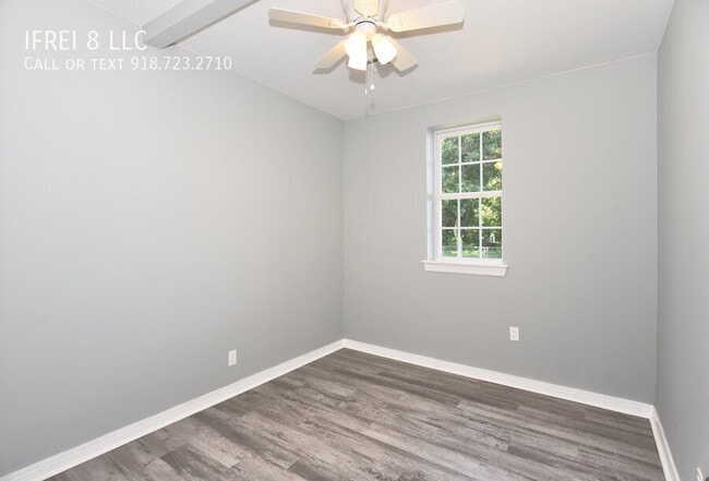 Building Photo - 3803 W Admiral Blvd