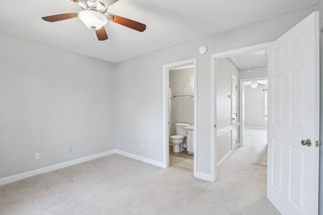 Building Photo - 4523 Hamptonshire Dr