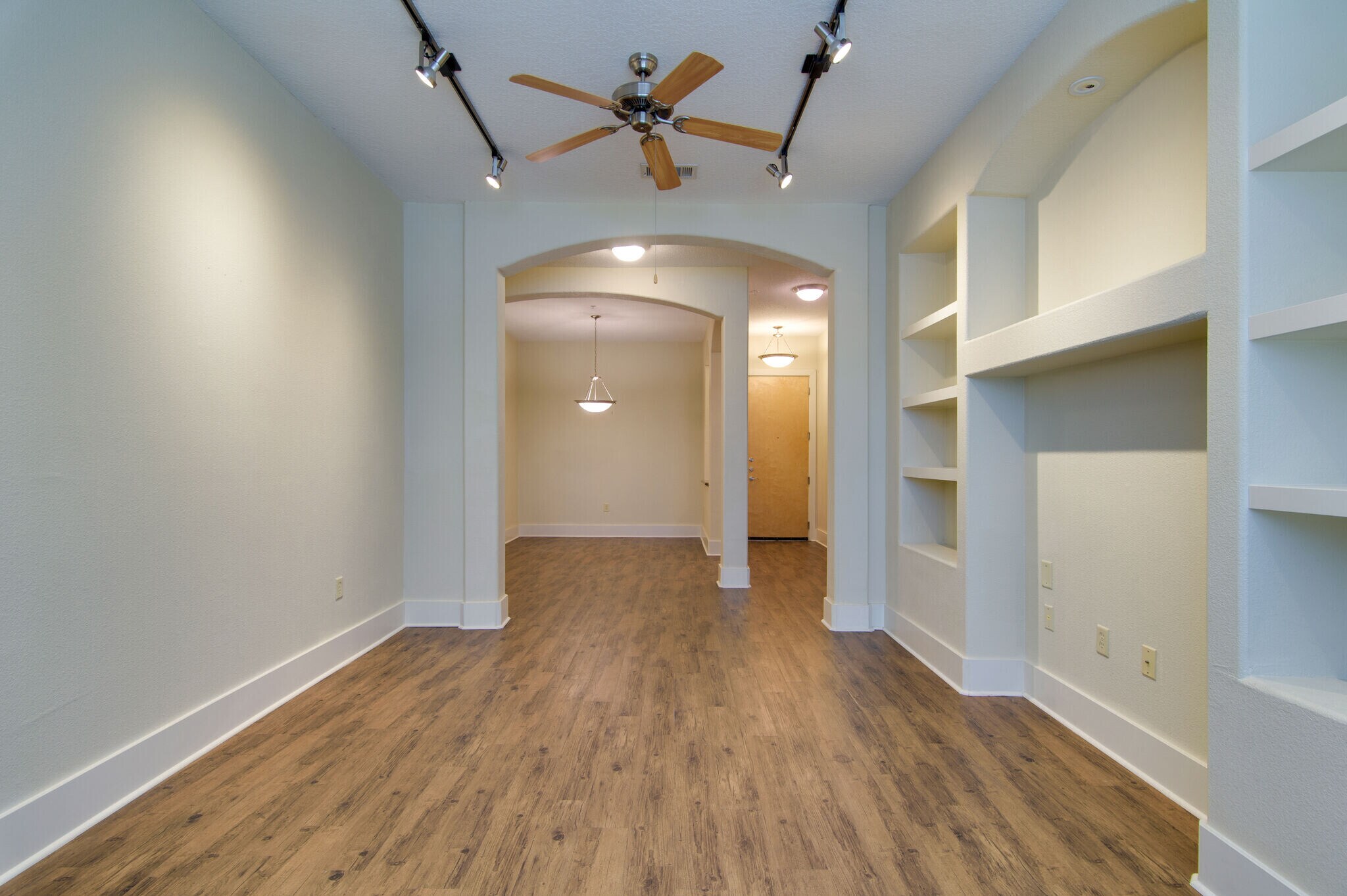 Building Photo - 2600 Hillsboro Pike