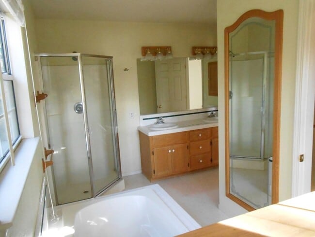 Building Photo - $500 MOVE IN SPECIAL OFF FIRST MONTHS RENT.