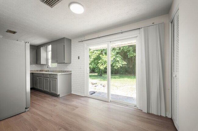 Building Photo - 11057 Bluehill Dr