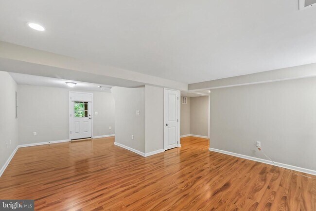 Building Photo - 2722 Woodley Pl