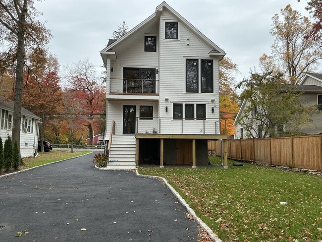 Building Photo - 141 West Ave