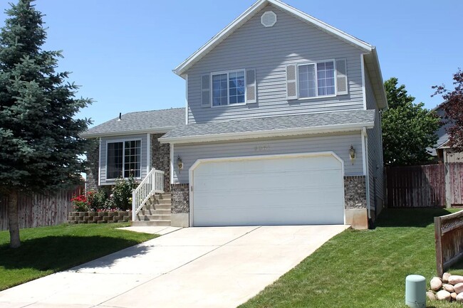 Primary Photo - Must See!! 4 bedrooms 2 baths house in Lay...