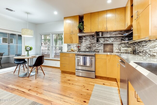 Building Photo - 2979 S County Hwy 395