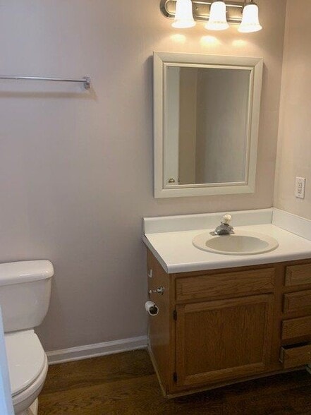 Building Photo - 2002 River Dr