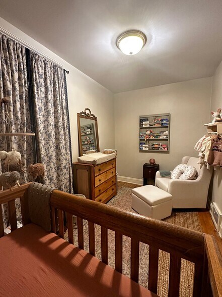 Building Photo - 2333 S Hoyne Ave