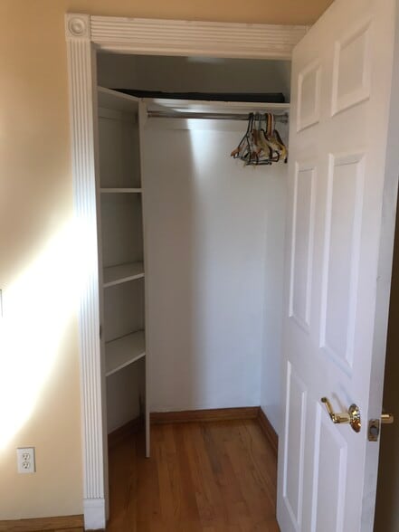 interior coat closet - 1304 Mackay Ln