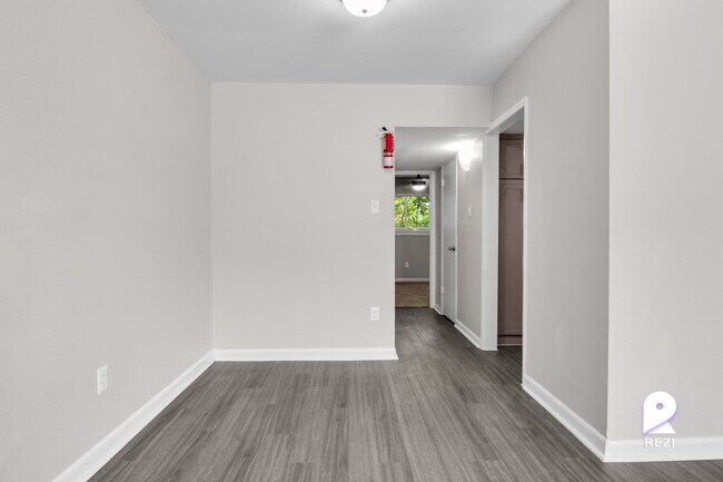 Building Photo - 5135 North Fwy