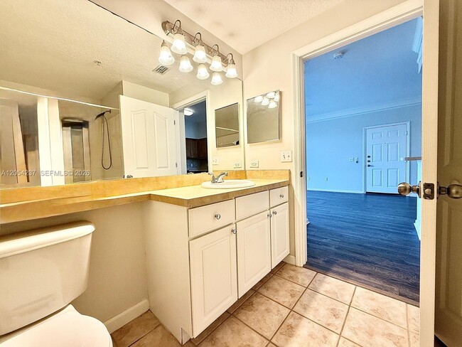 Building Photo - 9208 Myrtlewood Cir W