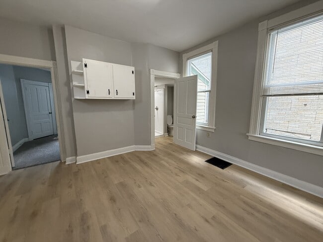 Building Photo - 2036 Mackoy St