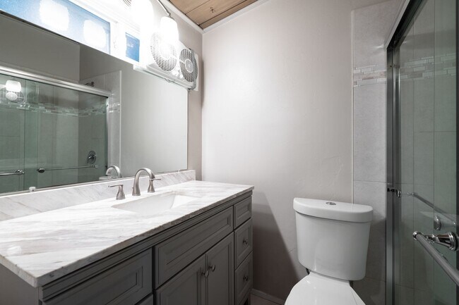 Building Photo - Attached garage!