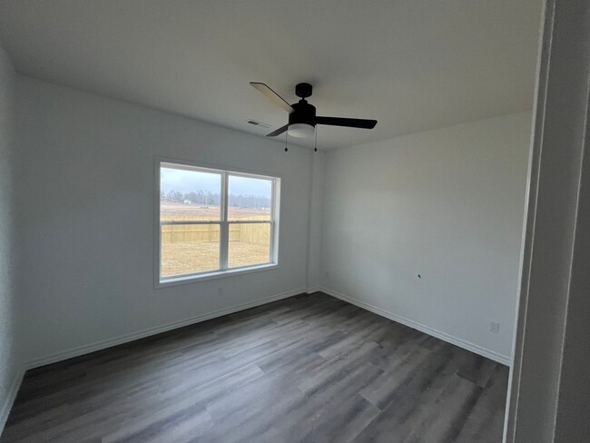 Building Photo - BRAND-NEW 5-bed, 3-bath home in Republic!!!