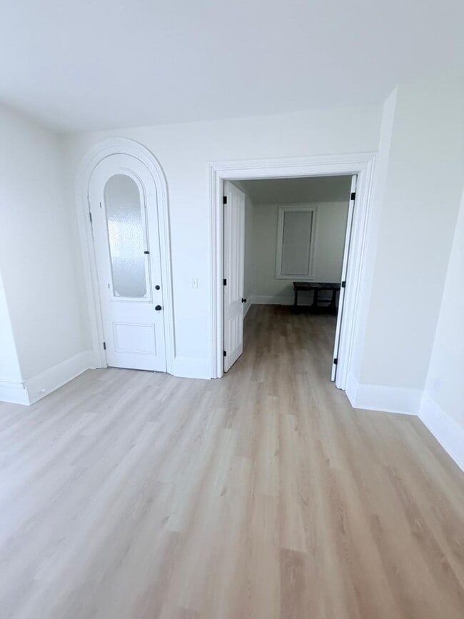 Building Photo - 2604 W 27th St