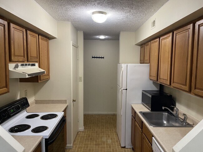Building Photo - 4003 Governors Square