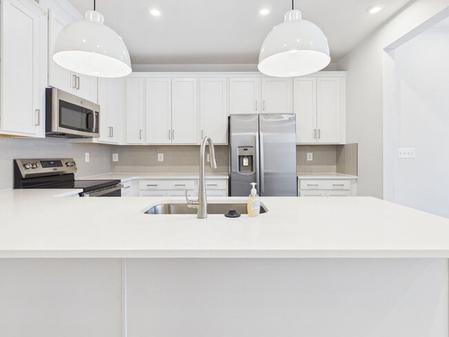 Building Photo - 640 Brookwood Glen Terrace