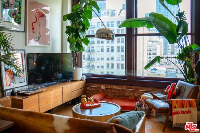 Building Photo - 460 S Spring St