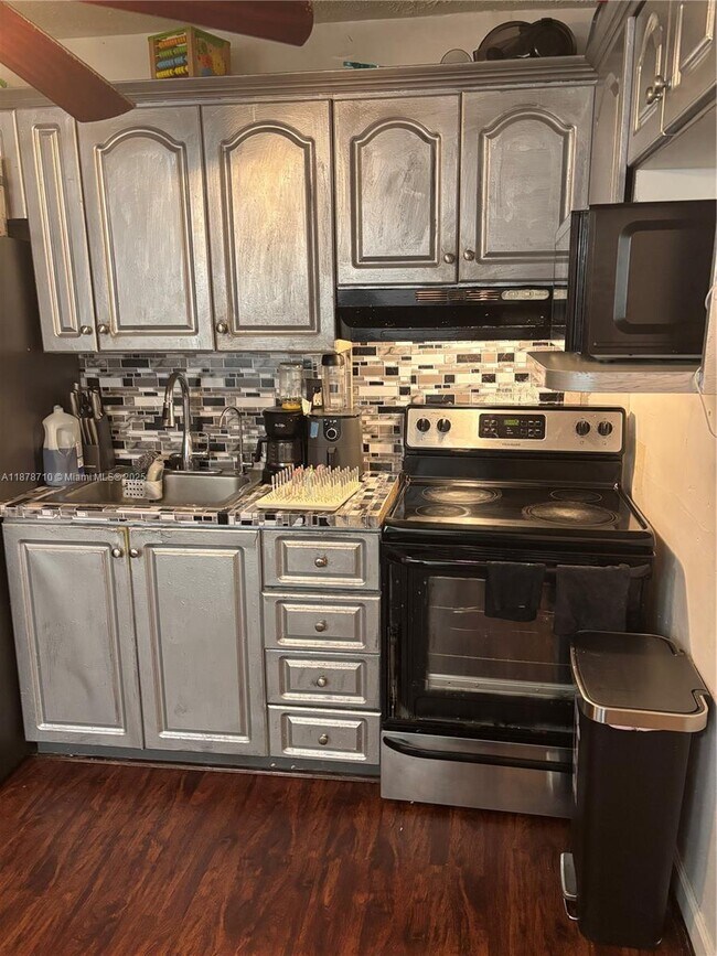 Building Photo - 6329 Fletcher St