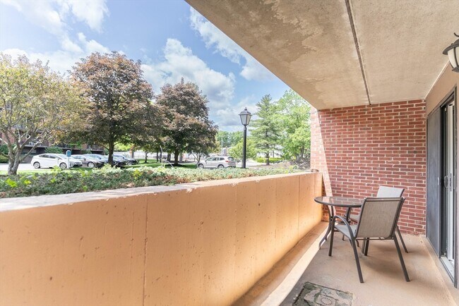 Building Photo - 144 Marble St