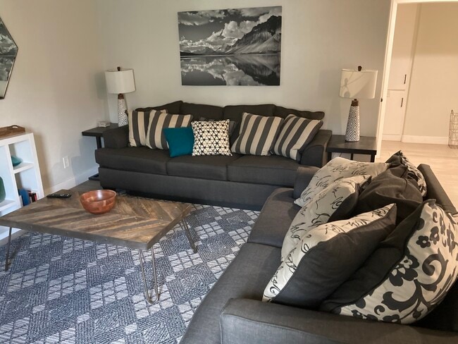 Building Photo - 12014 Kling St