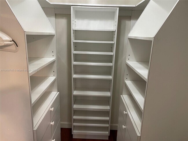 Building Photo - 625 Biltmore Way