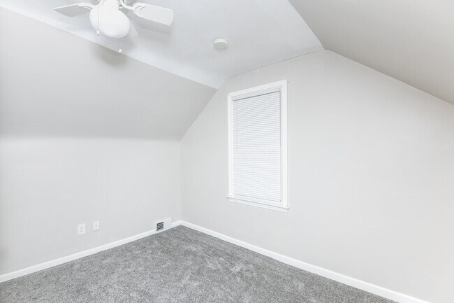 Building Photo - 622 Nordeen Dr