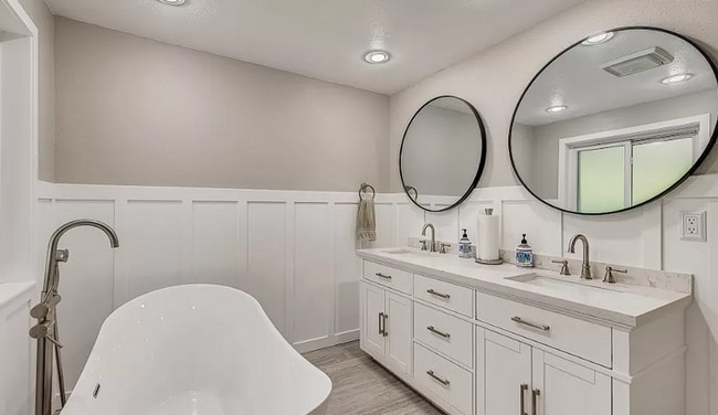 Building Photo - Mid-Century Modern Home in Auburn