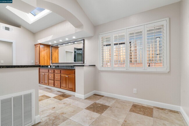 Building Photo - 313 Deepcreek Ct