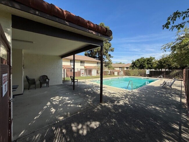 Building Photo - 2-Bedroom, 1.5 Bathroom Townhome in Quiet El Sobrante Neighborhood