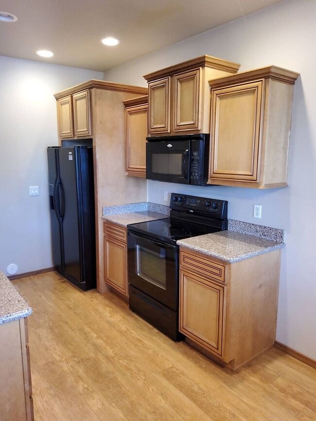 Building Photo - Bison Cove Unit D7 - 2 Bed / 2 Bath