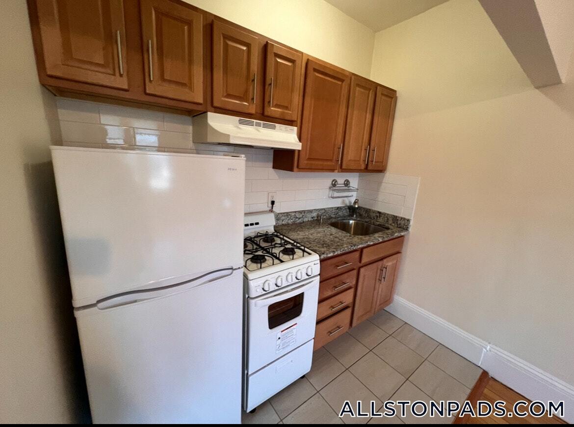 Building Photo - 441 Cambridge St