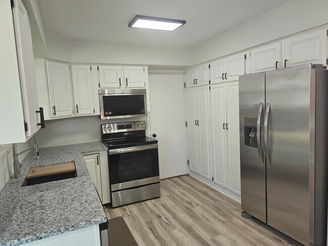 Building Photo - 15353 Huff