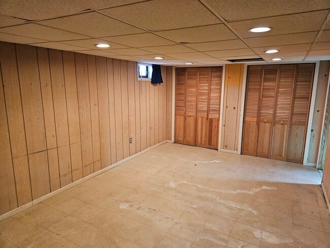 Building Photo - 902 Jeannette St