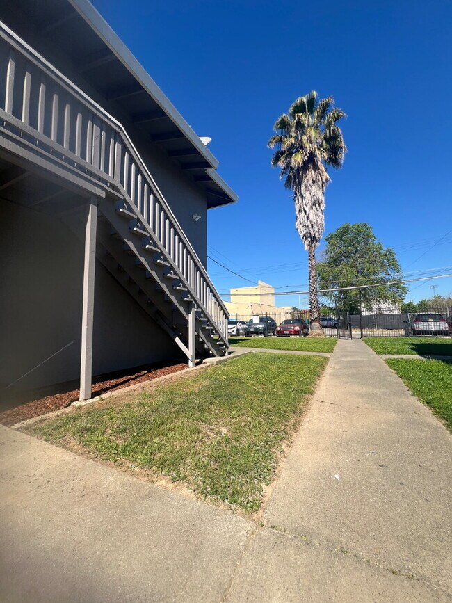 Building Photo - 2205 15th Ave