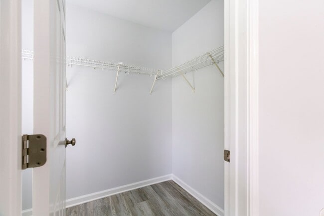Building Photo - Peaceful 3-Bed, 2-Bath End Unit Townhome i...