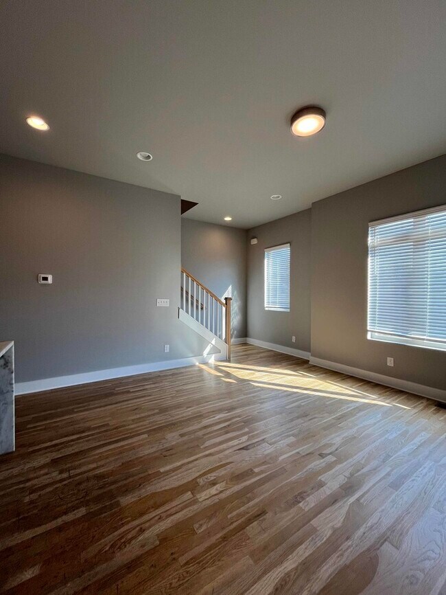 Building Photo - 976 Youngs Ln