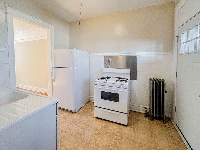 Building Photo - 3821 N Lawndale Ave