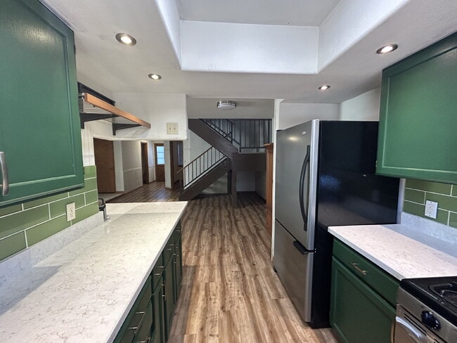 Building Photo - "Charming 2-Bed Townhouse Oasis with 2.5 Baths in Prime Las Vegas Location!"