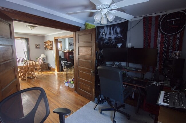 Building Photo - 1533 Spring Garden Ave