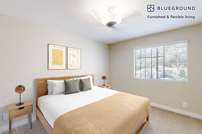 Building Photo - 7205 Charmant Dr