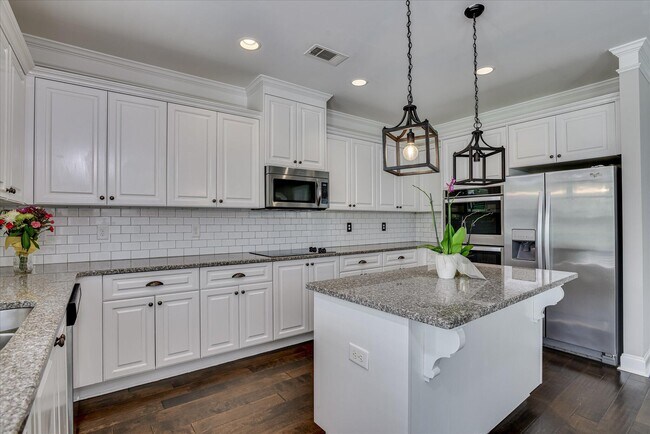 Building Photo - 314 Bella Rose Dr