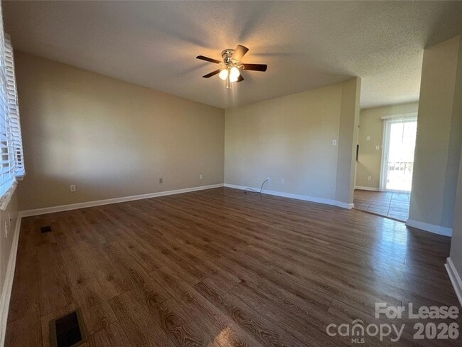 Building Photo - 1369 Little Rd