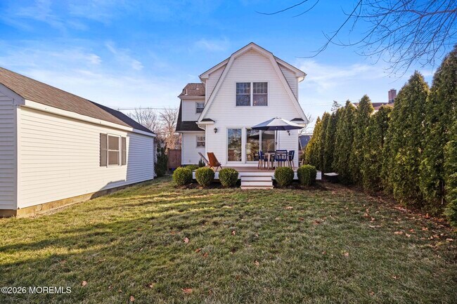 Building Photo - 49 Jackson St