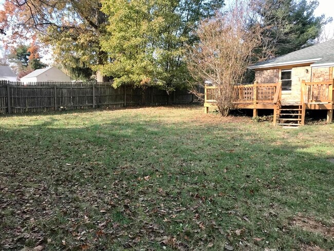 Building Photo - 501 Oak Leaf Dr