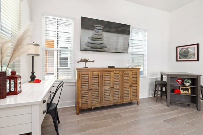 Building Photo - 158 E South St