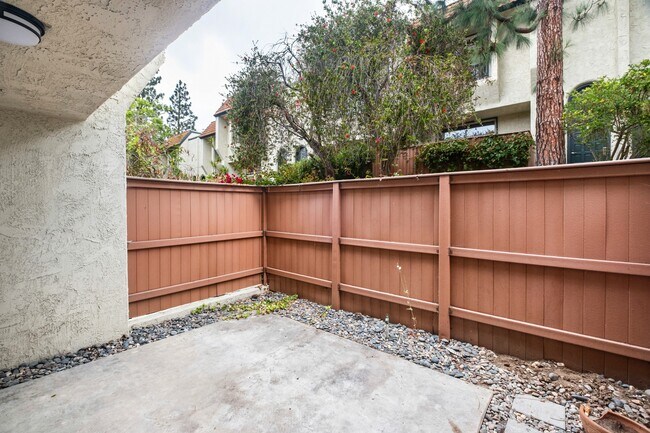 Building Photo - 11260 Overland Ave