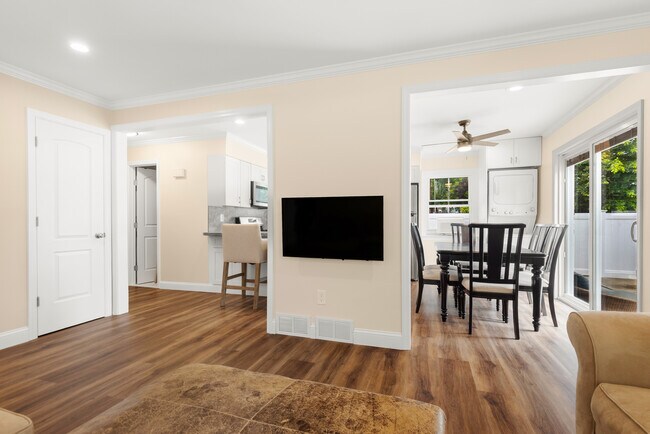 Building Photo - 165 Byrne Ave